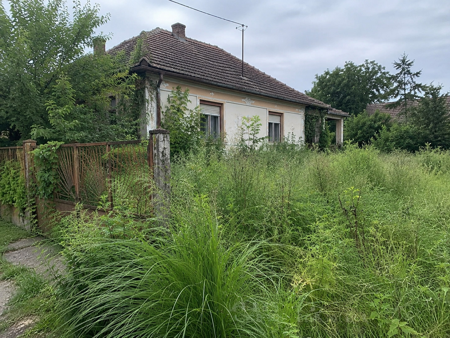 Előtte